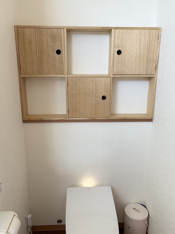 桐トイレ壁面シェルフ